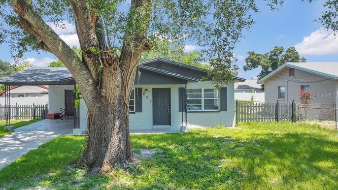 Backyard, Exterior, Facade, Ranch