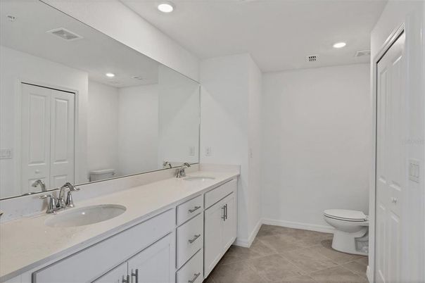 Bathroom, Dual Sink Vanities, Interior, Recessed Lighting