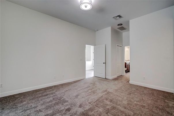 Empty room, Interior