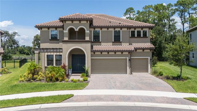 Attached, Exterior, Facade, Mediterranean
