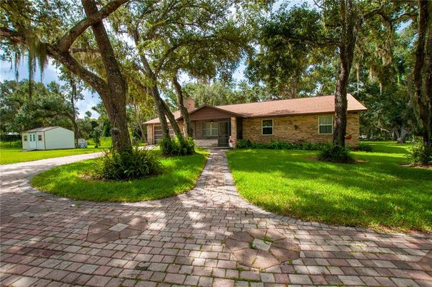 Backyard, Exterior, Facade, Brick Facade, Ranch