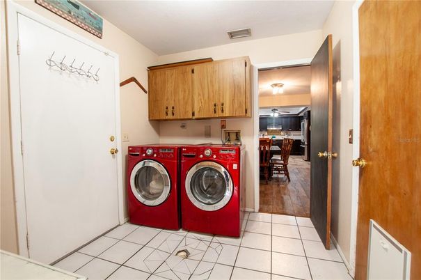Interior, Washer, Wood Texture Flooring