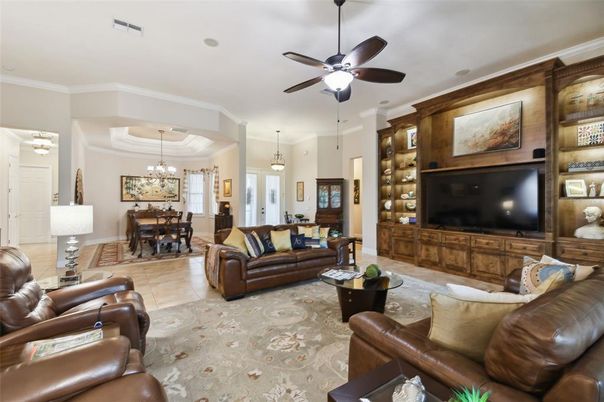 Chandelier, Dining room, Interior, Living room, Pendant Lights