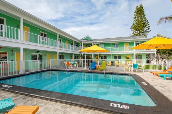 Exterior, Pool