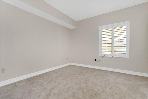 Empty room, Interior