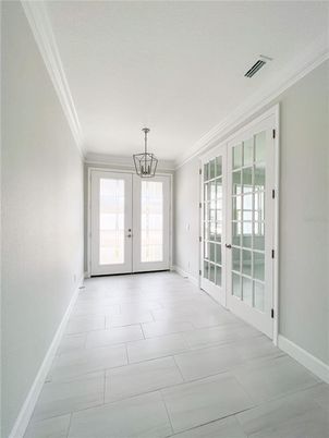 Chandelier, Interior