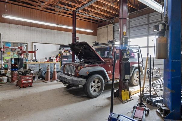 Garage, Interior, Wooden Beams