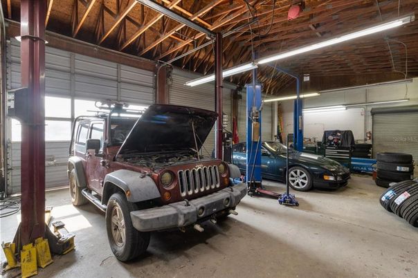 Garage, Interior, Wooden Beams