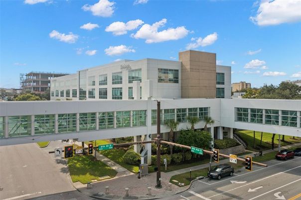 Exterior, Facade, Modern