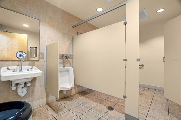 Bathroom, Interior, Recessed Lighting