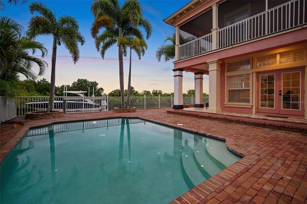 Exterior, Pool