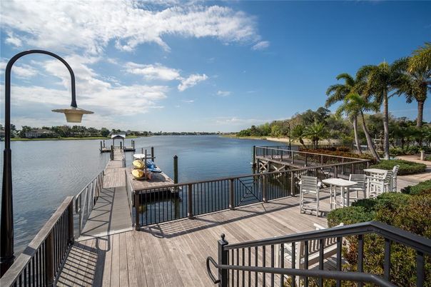 Exterior, Lake