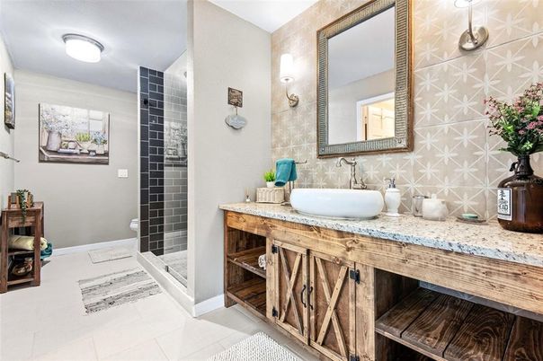 Bathroom, Dual Sink Vanities, Interior