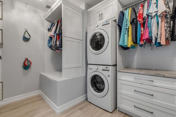 Interior, Utility Closets, Washer, Wood Texture Flooring