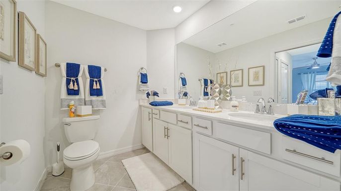 Bathroom, Dual Sink Vanities, Interior, Recessed Lighting