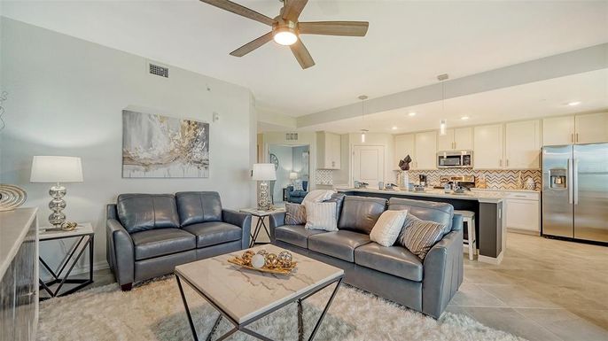 Interior, Kitchen, Living room, Pendant Lights, Recessed Lighting, Stainless Steel Appliances