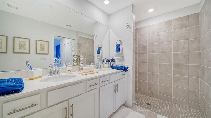 Bathroom, Dual Sink Vanities, Interior, Recessed Lighting
