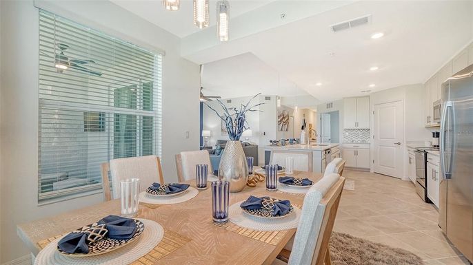 Dining room, Interior, Kitchen, Pendant Lights, Recessed Lighting, Stainless Steel Appliances