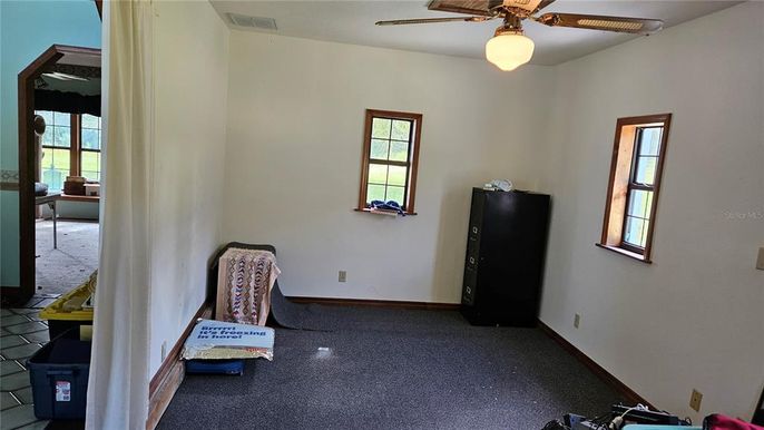 Empty room, Interior
