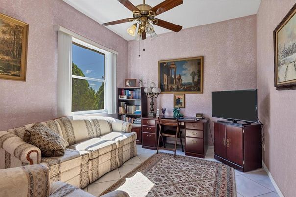 Home Office, Interior