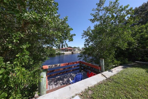 Exterior, Lake