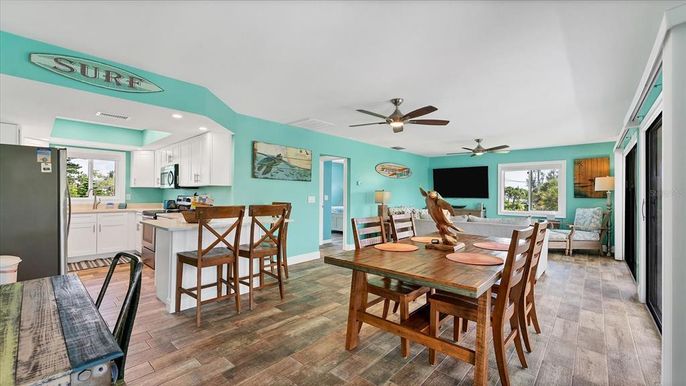 Dining room, Interior, Kitchen, Recessed Lighting, Wood Texture Flooring