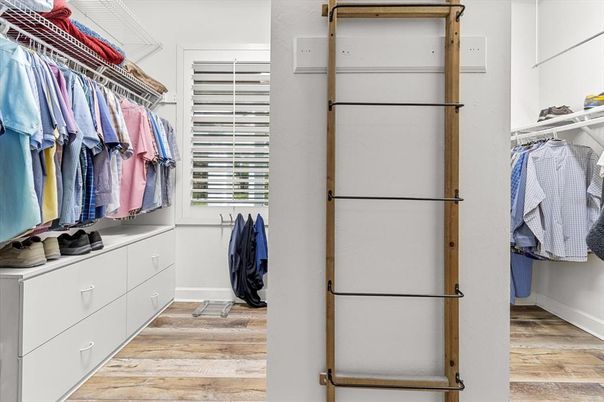 Interior, Walk-in Closets, Wood Texture Flooring