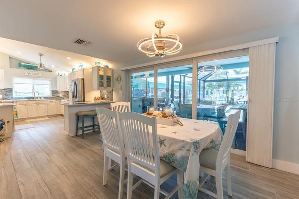 Chandelier, Dining room, Interior, Kitchen, Pendant Lights, Recessed Lighting, Wood Texture Flooring