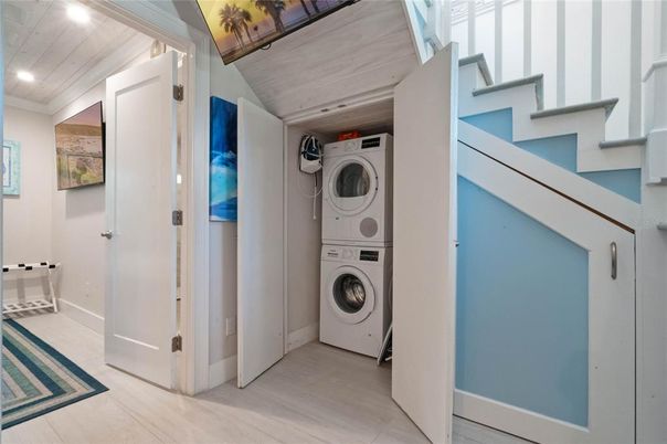 Interior, Recessed Lighting, Utility Closets, Washer, Wood Texture Flooring