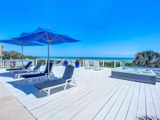 Exterior, Hot Tub, Water