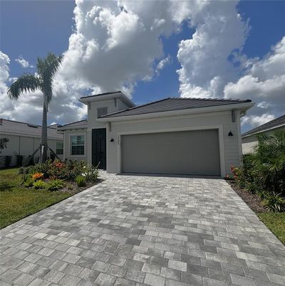 Attached, Exterior, Facade, Ranch