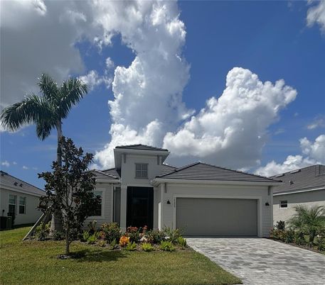 Attached, Exterior, Facade, Ranch