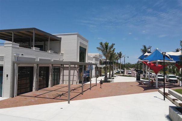 Exterior, Facade, Modern