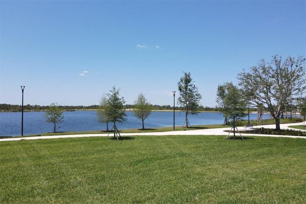 Exterior, Lake