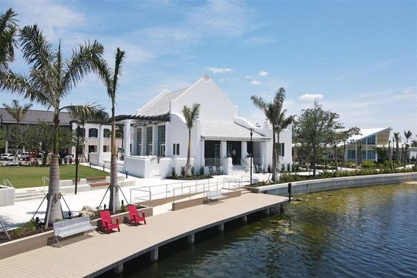 Exterior, Lake