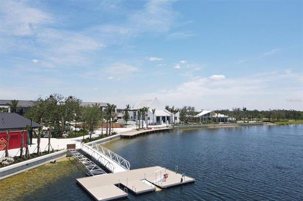Exterior, Lake