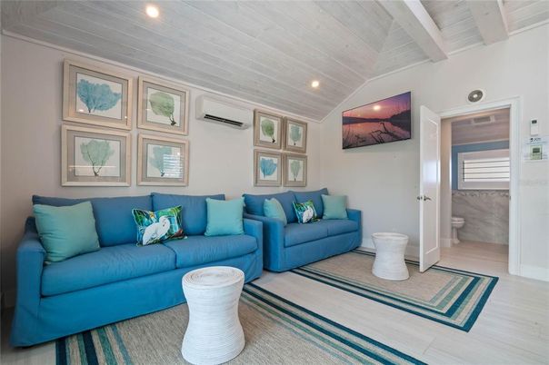 Bathroom, Interior, Living room, Recessed Lighting