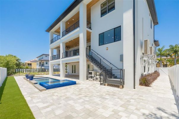 Exterior, Pool