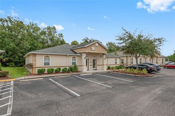 Exterior, Facade, Ranch