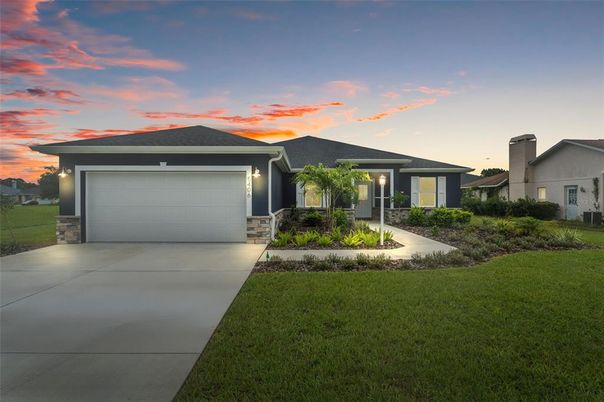 Attached, Exterior, Facade, Ranch