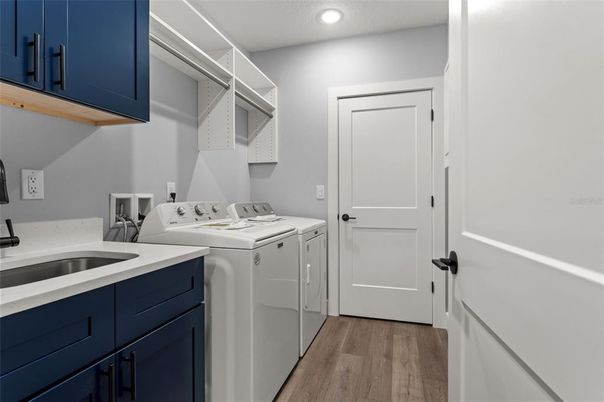 Interior, Recessed Lighting, Washer, Wood Texture Flooring