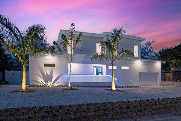 Attached, Exterior, Facade, Modern