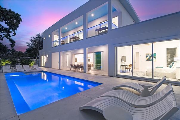 Exterior, Pool