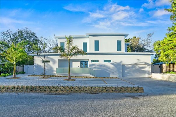 Attached, Exterior, Facade, Modern