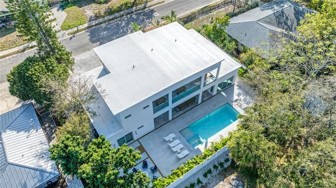 Exterior, Drone