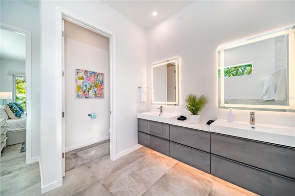 Bathroom, Dual Sink Vanities, Interior, Recessed Lighting