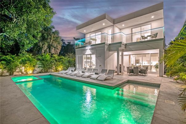 Exterior, Pool