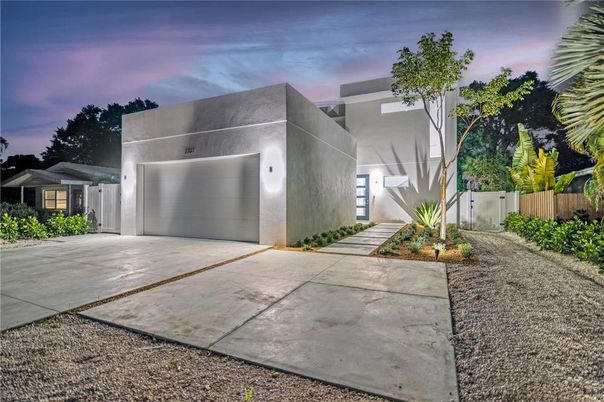 Attached, Exterior, Facade, Modern