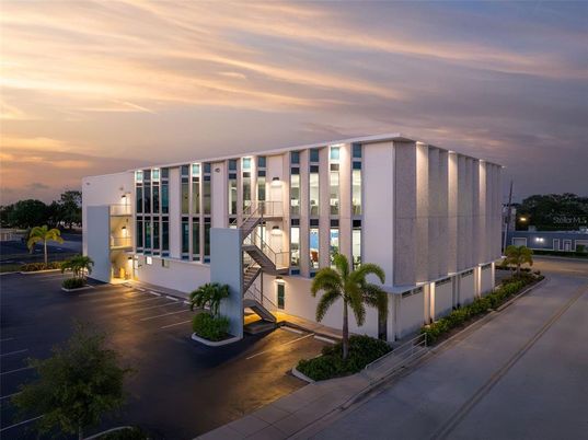 Exterior, Facade, Modern