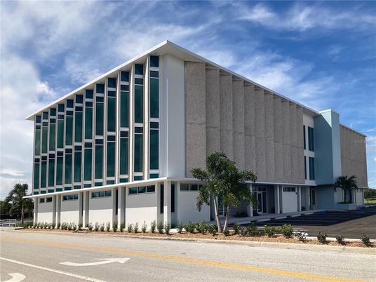 Exterior, Facade, Modern